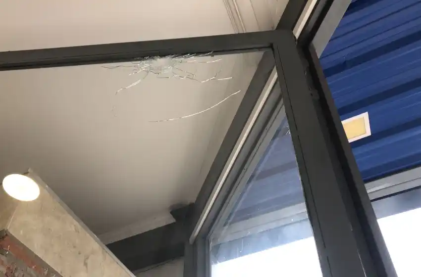 Rosario invivible: atacaron a balazos a una concesionaria en zona sur