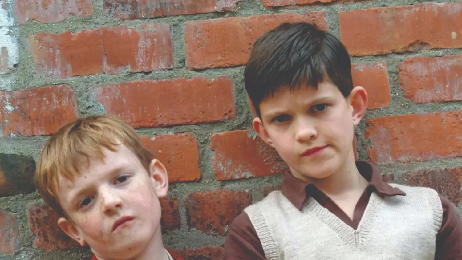 Un niño de 8 años y su extraño amigo tienen fantasías criminales, luego son buscados por la ley