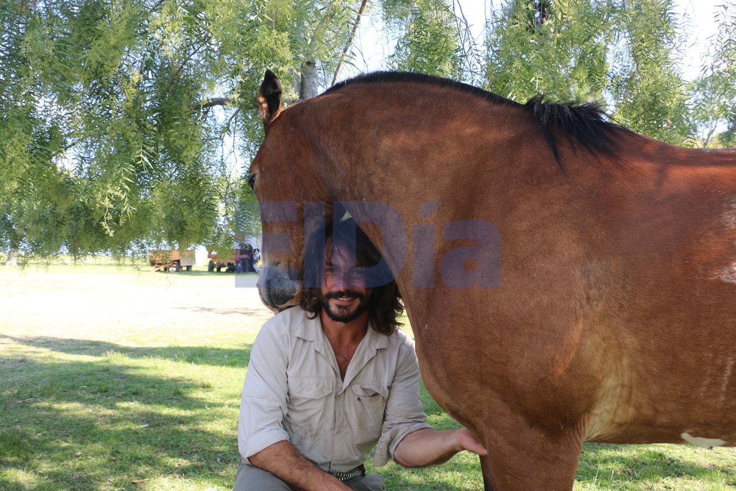 Marcos Villamil: Nació el Recoleta, es ingeniero y recorre el país a caballo