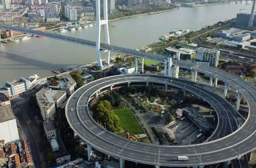 Hace un mes que Shanghai está en cuarentena y no se puede salir ni por comida: “Es desesperante”