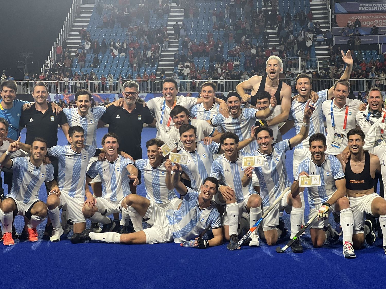 Los Leones festejan el oro y la clasificación a París 2024.