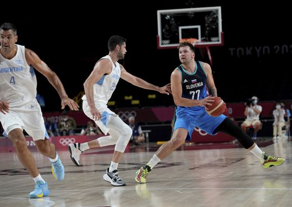 La selección sufrió el
poderío de Luka Doncic