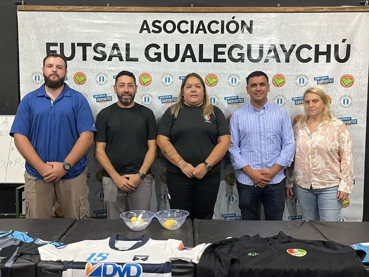Los dirigentes de la Asociación de Futsal de Gualeguaychú encabezaron el acto.