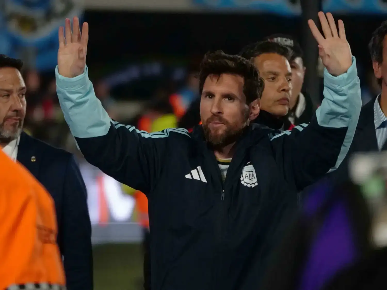Messi habló con mucha soltura y claridad para el público en el Monumental.