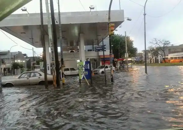 Tercera víctima fatal del temporal: Joven murió electrocutado en Lanús
