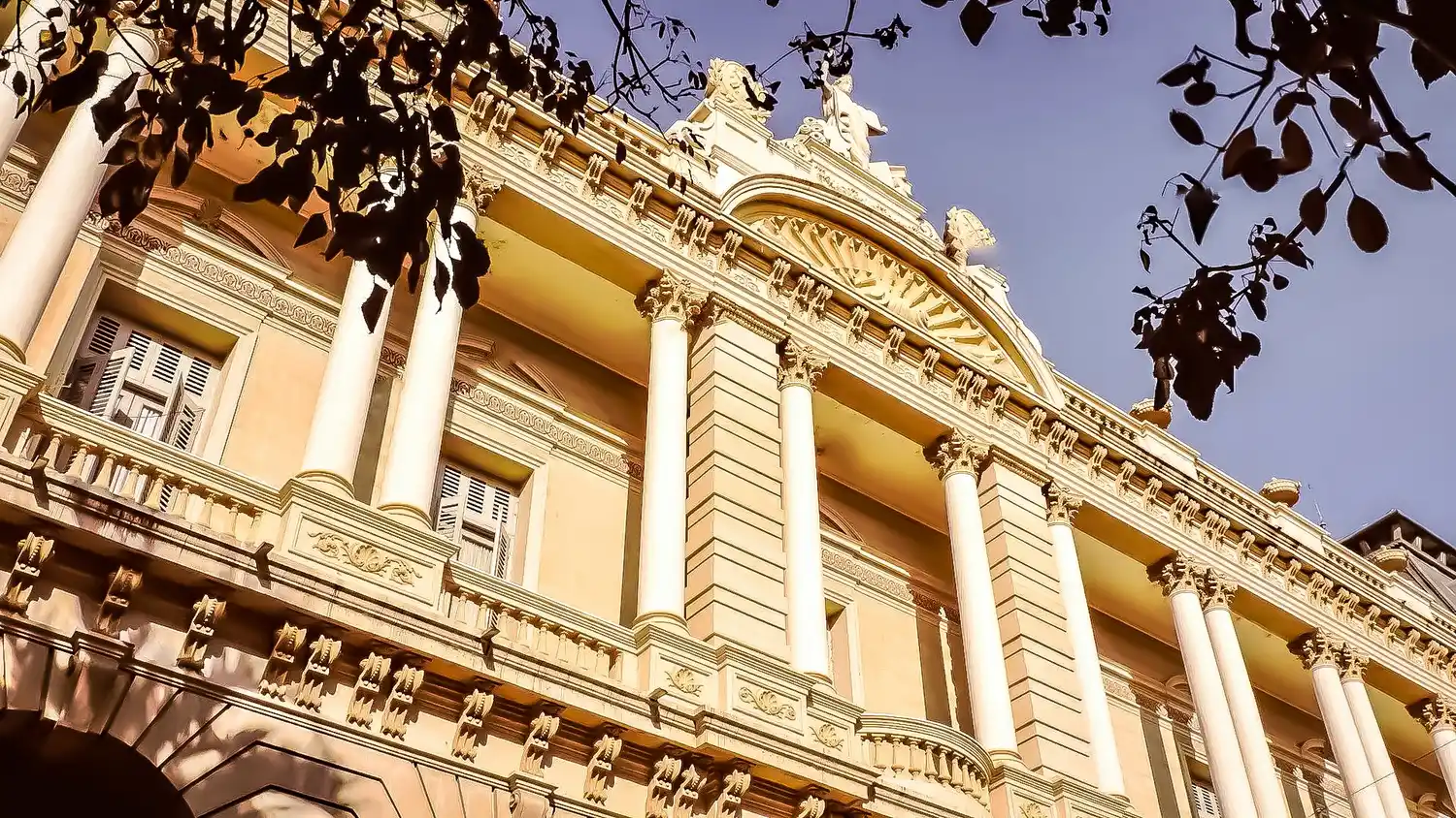 Desde el 7 de febrero, la Universidad Nacional de Rosario pedirá esquema completo de vacunas
