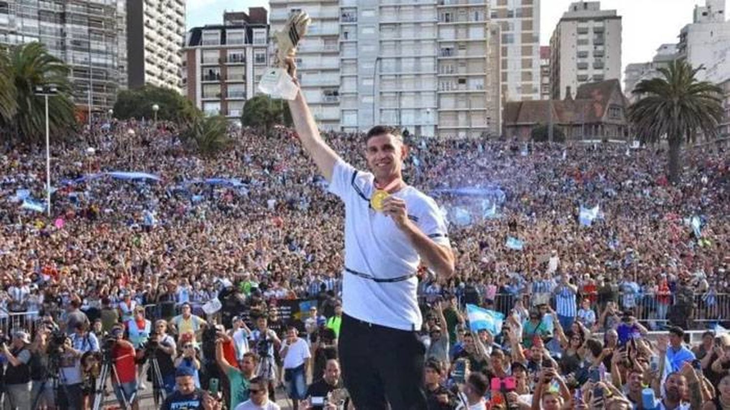 Dibu Martínez tuvo su fiesta  inolvidable en Mar del Plata