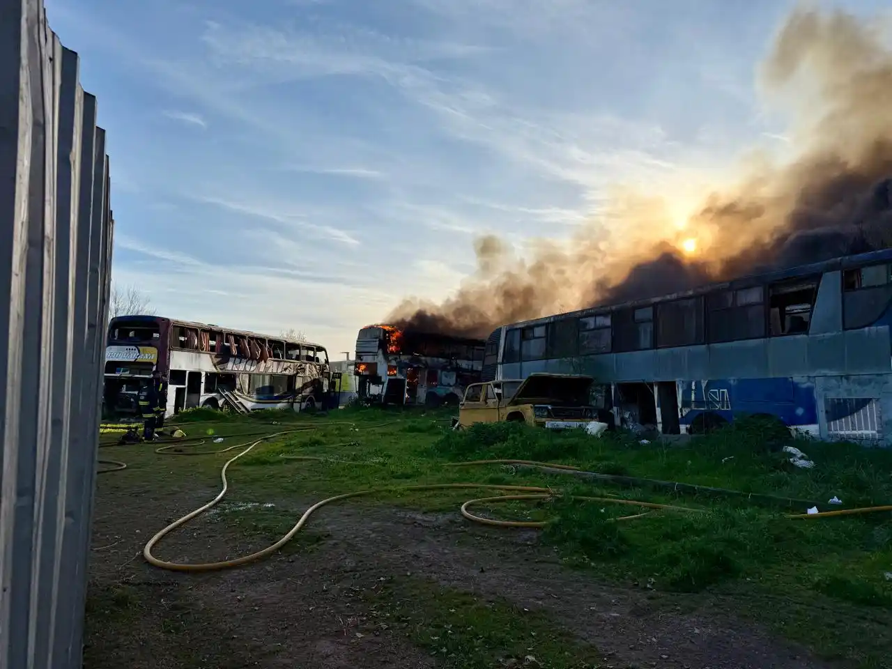 incendio deposito rio parana 14-09-25 - 4