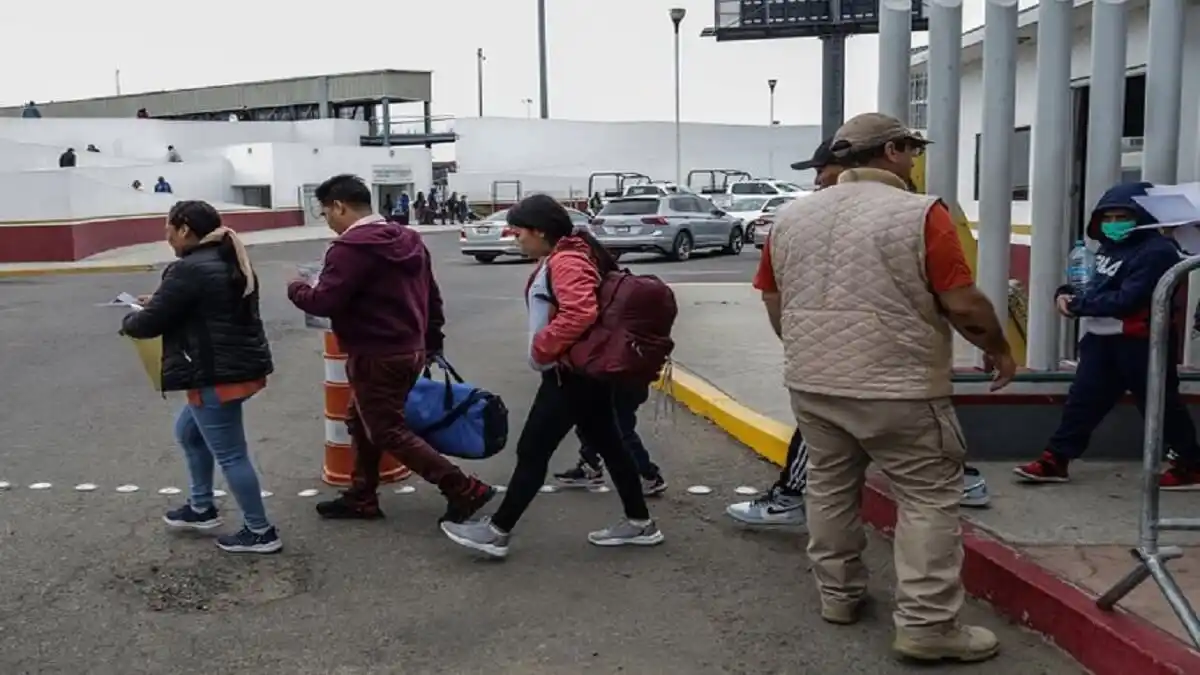 ASÍ ENGAÑARON A LOS MIGRANTES para llevarlos de Texas a California