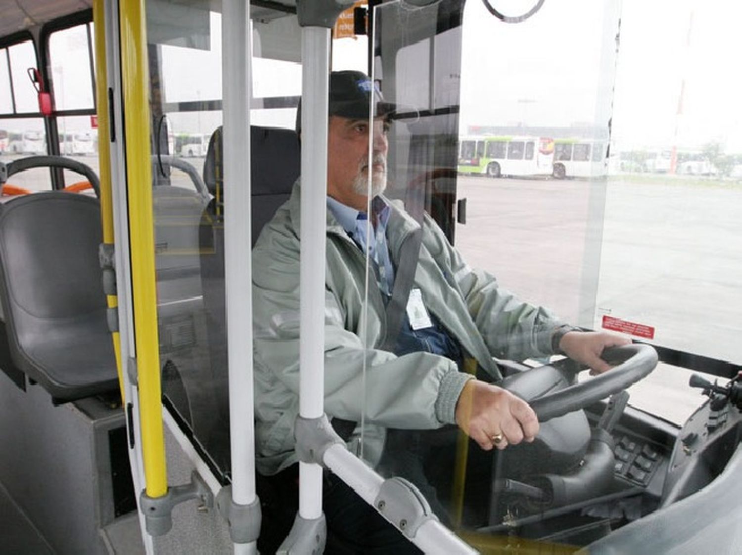 Inseguridad: Proponen colocar cabinas que protejan a choferes de colectivos