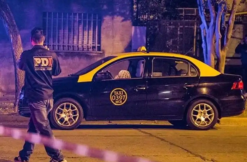 Detuvieron a un sujeto por asaltar a un taxista y a otro hombre durante la madrugada