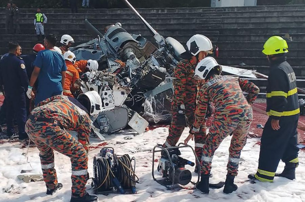 Los equipos de rescate confirmaron la muerte de los diez ocupantes de los helicópteros, entre ellos tres mujeres y siete hombres de edades comprendidas entre los 26 y los 41 años.