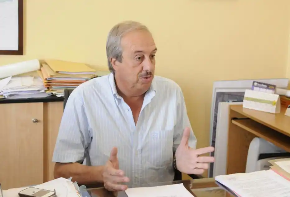 El Ejecutivo defendió el convenio con Usicom 