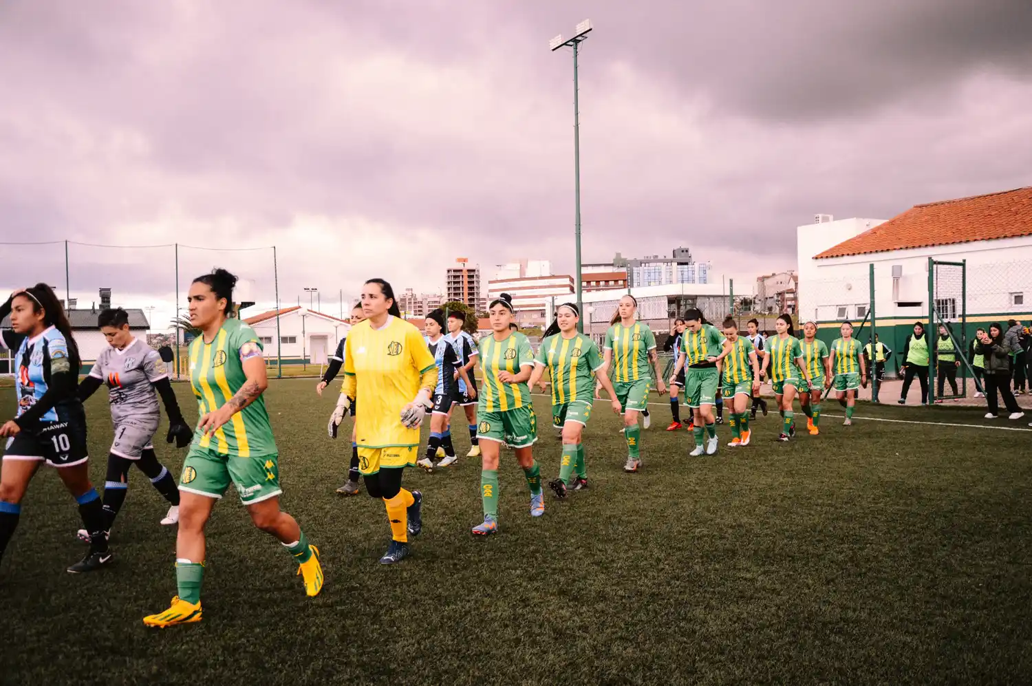Aldosivi formando en la previa del partido (FOTO: Prensa Aldosivi)