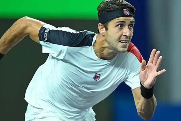 Tomás Etcheverry ganó en su debut en el Master 1000 de París