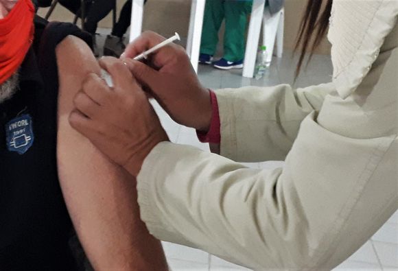 Coronavirus: autorizan refuerzo para adolescentes
