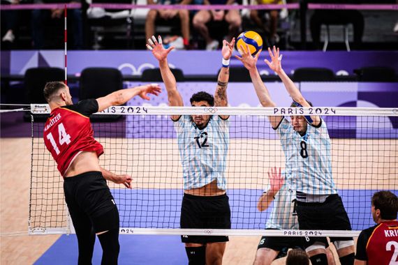 En vóleibol, otra derrota y una pronta eliminación