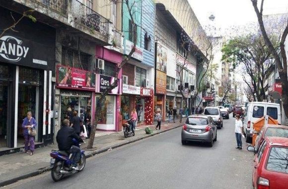 Preocupación en los comerciantes de calle San Luis: advirtieron que los proveedores suspendieron las ventas por especulación de precios
