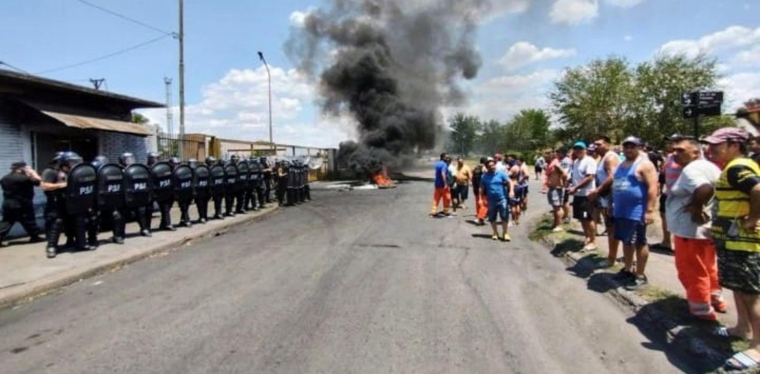 Tensión en el ingreso al Puerto de Rosario: hubo gases lacrimógenos