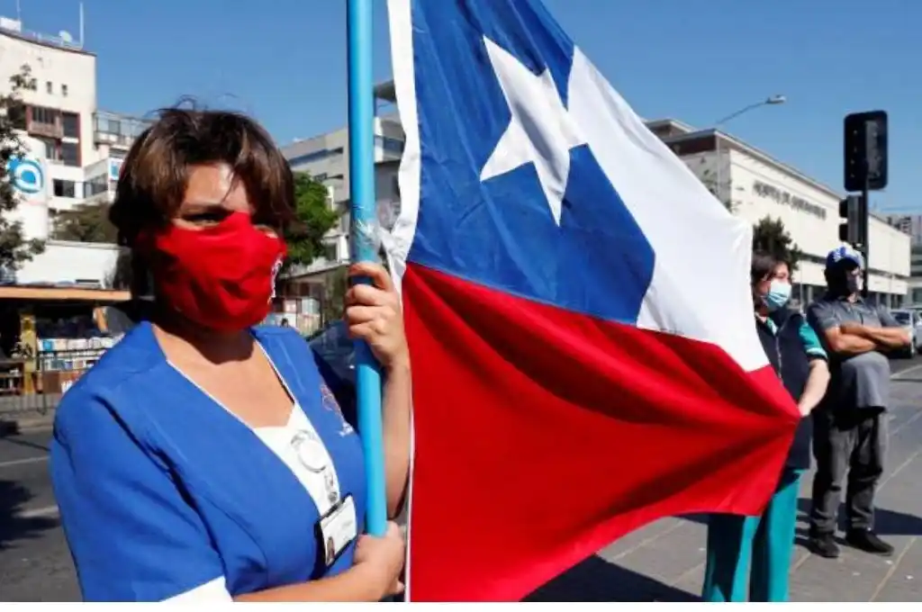 Chile vuelve a Fase 1 y confina al 70% de su población