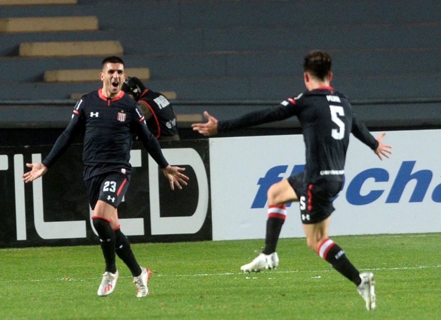 Estudiantes fue eficaz y ante un flojo Independiente