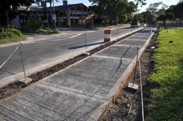  Completan nueva etapa de la construcción de la senda peatonal de la costanera