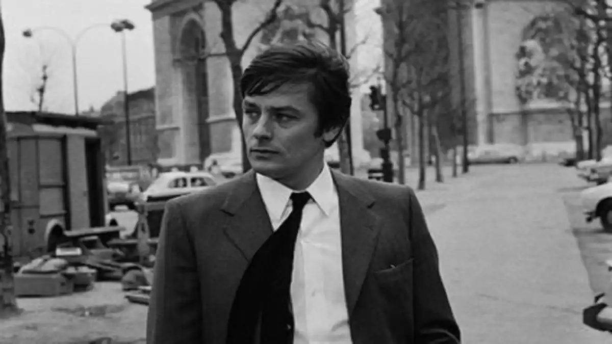MUERE EL LEGENDARIO ALAIN DELON: el «lobo solitario» que trabajó para los mejores del séptimo arte (+Perfil)
