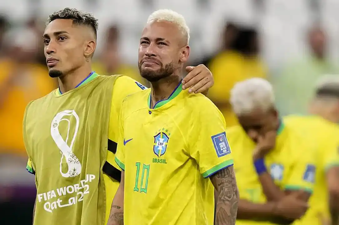 La desilusión de Neymar tras la eliminación en el Mundial de Qatar 2022.