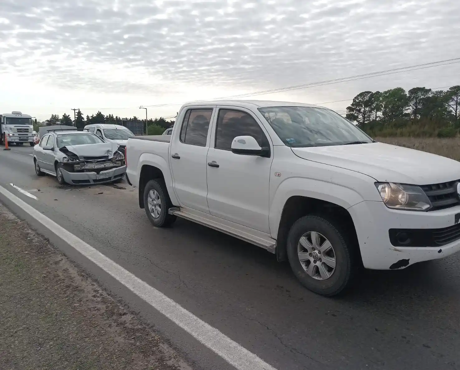 Personal del Sies 107 dio de alta en el lugar a los ocupantes de ambos vehículos.