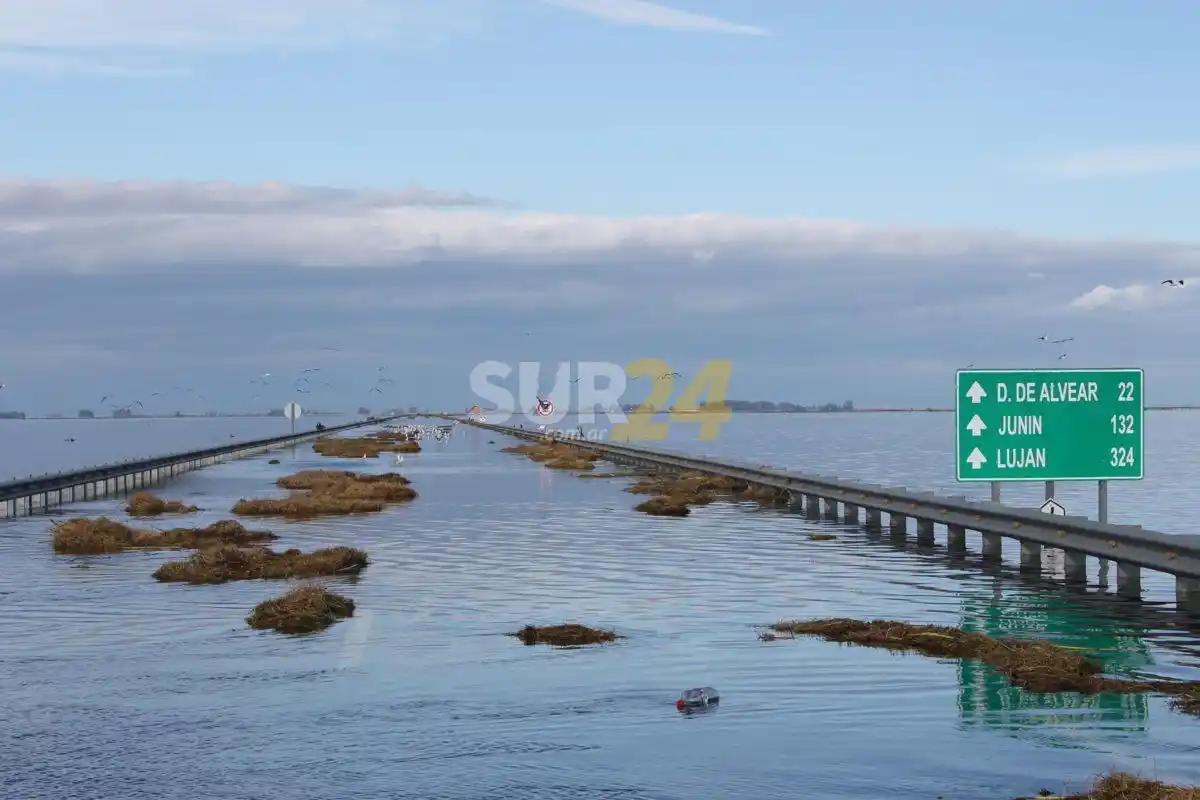 Rufino: dos pescadores fueron internados con hipotermia tras caer de una embarcación