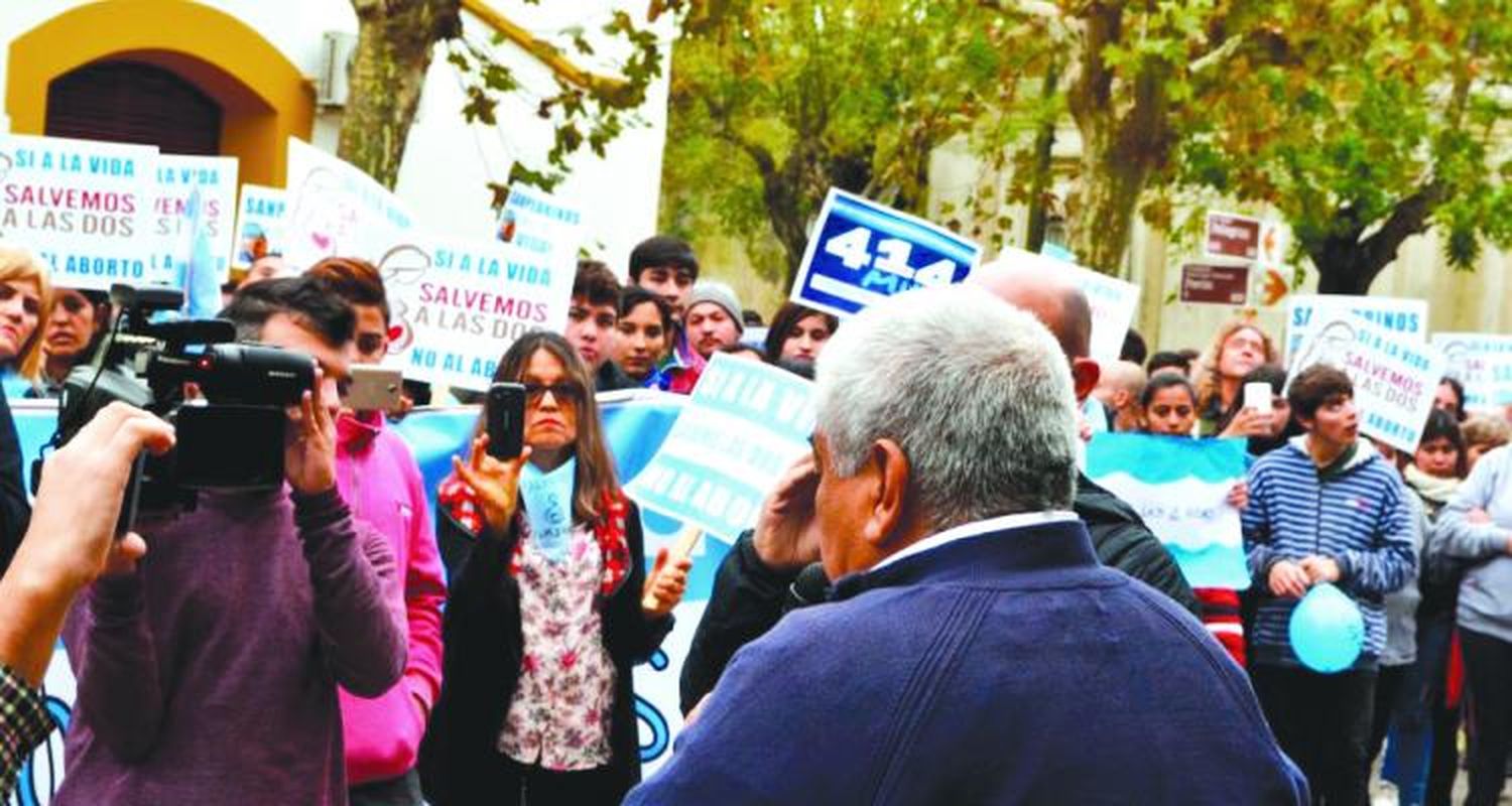 El Congreso vota la ley de aborto y en San Pedro hubo expresiones a favor y en contra