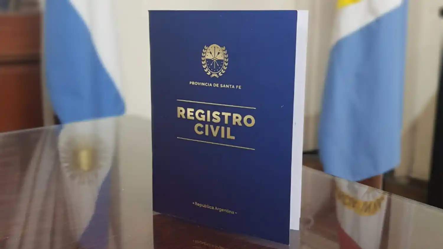 Comienza la entrega de las nuevas libretas de matrimonio
