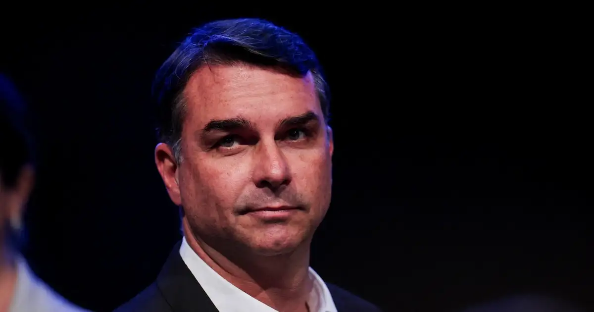 Flávio Bolsonaro.