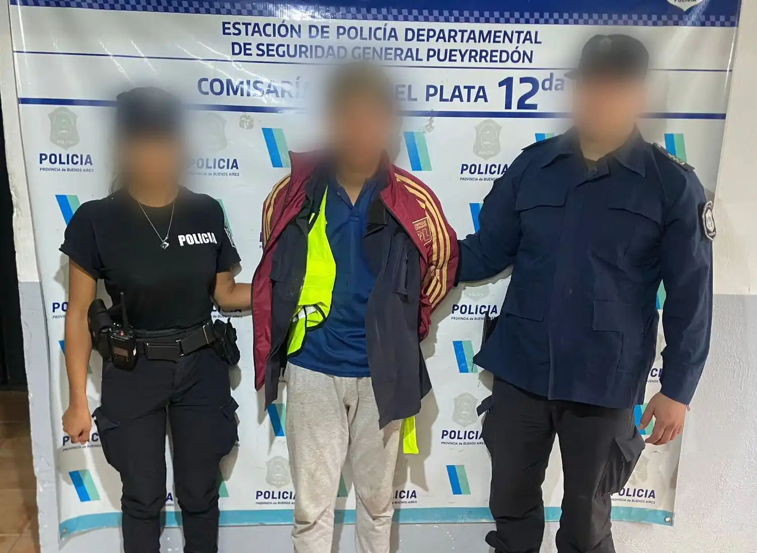 El joven de 19 años fue reducido por los propios vecinos.