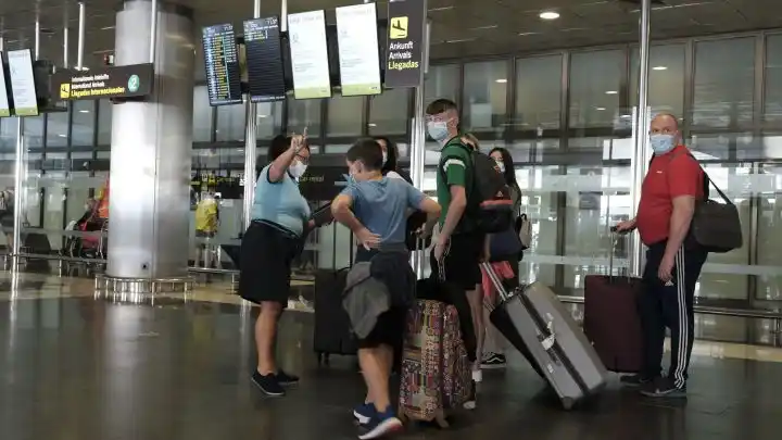 Comenzaron a regir en España las cuarentenas obligatorias para viajeros de varios países, entre ellos Argentina.
