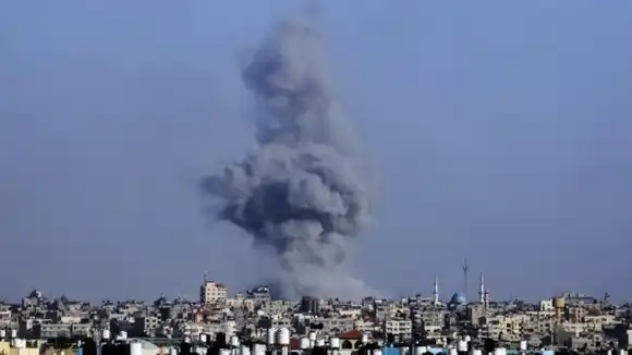 ¡NO HACE CASO! Israel bombardea Gaza de norte a sur