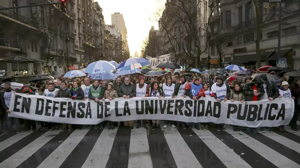El gobierno otorgó un aumento a los docentes universitarios