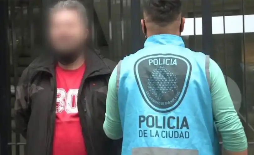 El cedete, tras ser detenido por la Policía porteña 