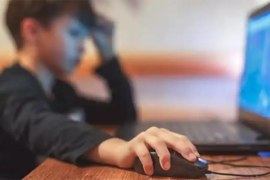 Pediatras alertan por problemas de juego compulsivo en niños y adolescentes