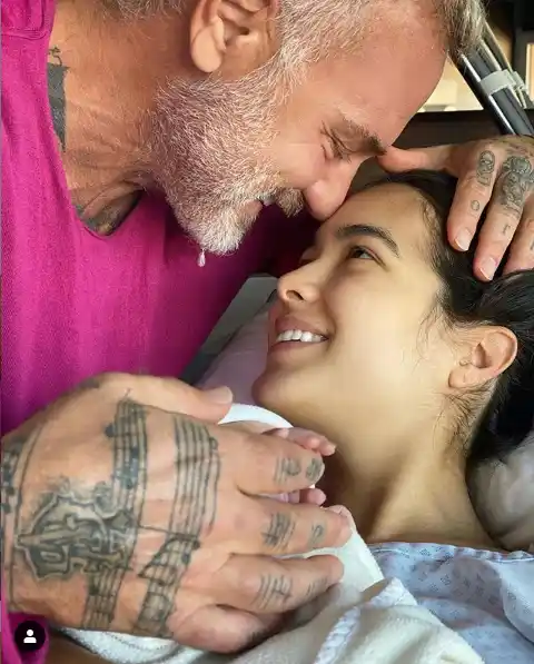 Con esta fotografía Sharon Fonseca y Gianluca Vacchi anunciaron que ya son padres. Foto: instagram