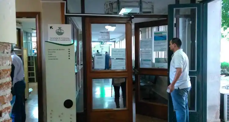 La empleada a la que le faltaron $ 167 mil de la caja ya no trabaja en el Municipio
