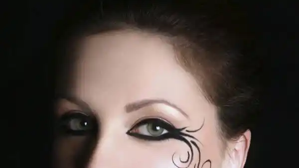 Ojos delineados: por qué un simple trazo puede realzar el maquillaje