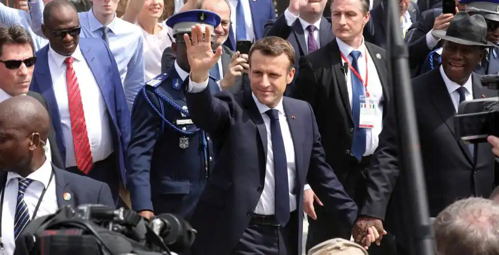 Emmanuel Macron anunció que renuncia a la pensión vitalicia una vez culminado su mandato