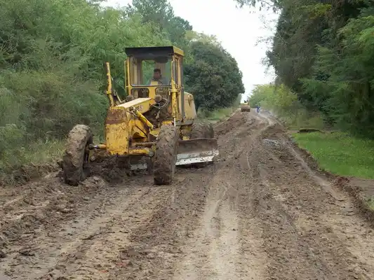 Trabajan en el mantenimiento de distintas calles de la ciudad 