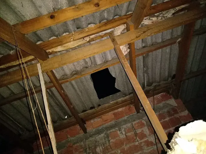 Tres boqueteros robaron objetos de un comercio de pleno centro