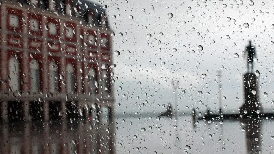 Tiempo inestable, cielo cubierto con precipitaciones y tormentas aisladas