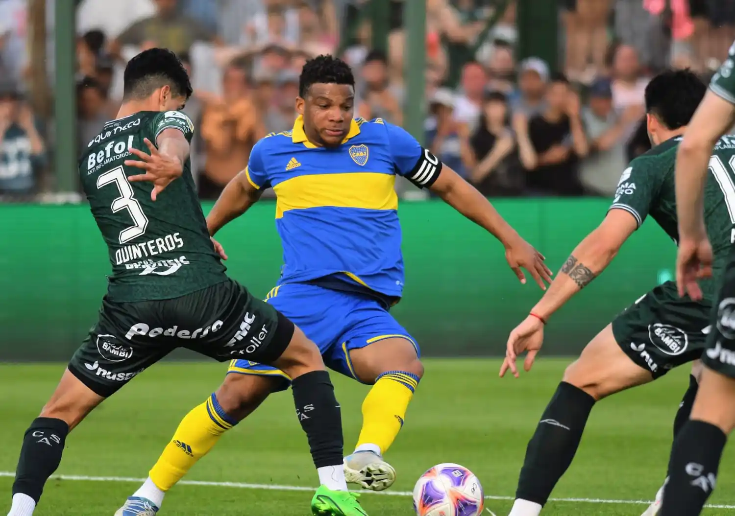 Almirón pone un equipo alternativo para enfrentar a Sarmiento.