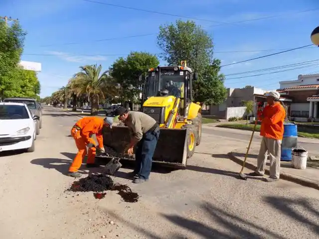 Larroque: Obras de pavimento, cordón cuneta y bacheo