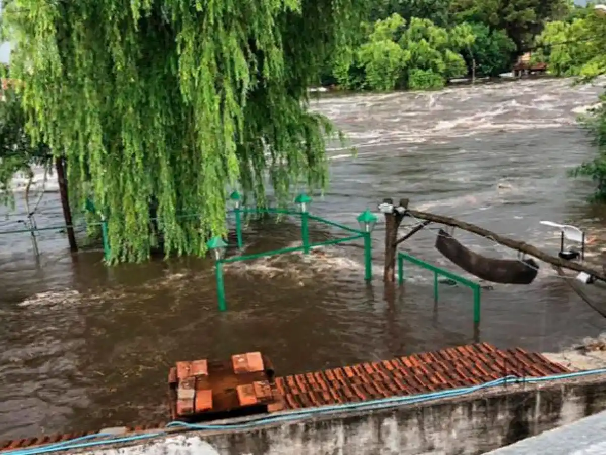 Impresionante tormenta e inundación en Mina Clavero