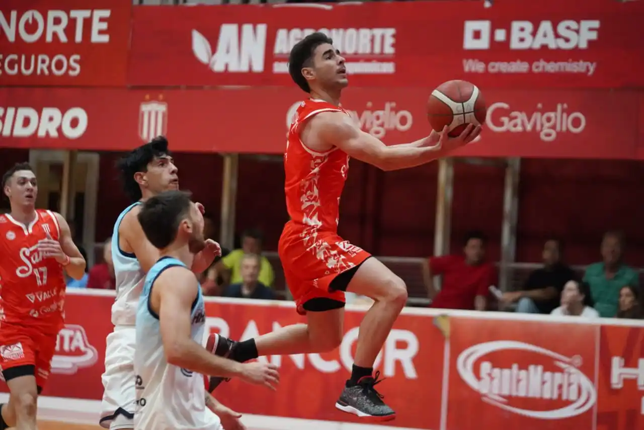 Buchaillot se apresta a convertir durante el juego